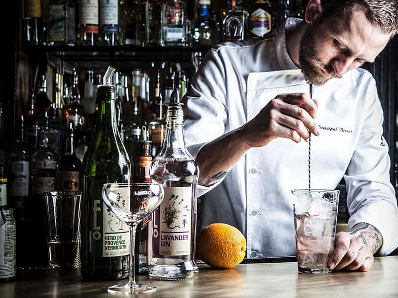 Eugene Bacot: is the gin phenomenon a phenomenon?
